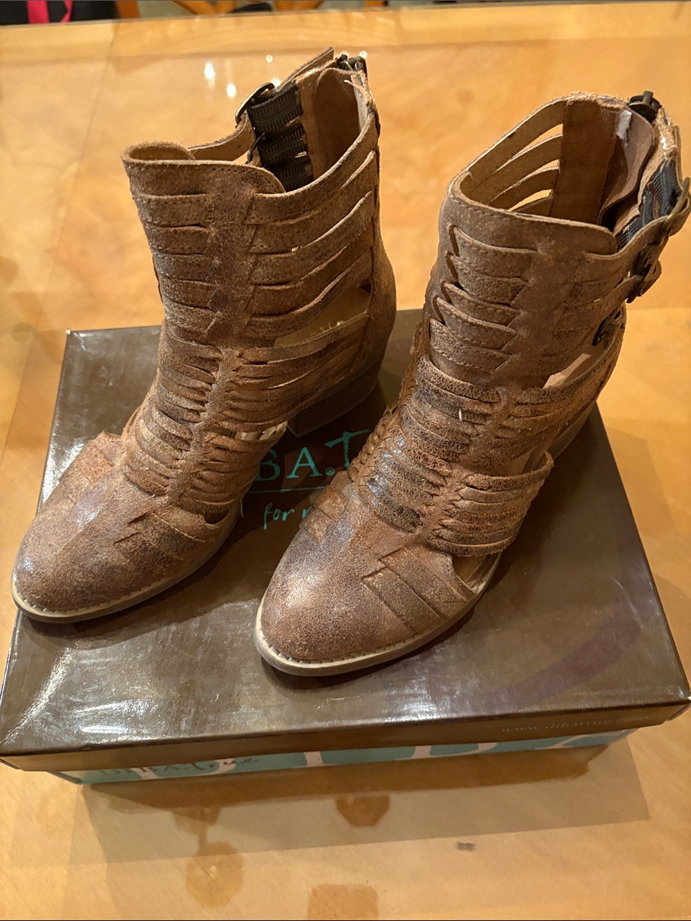 DIBA True Women’s Brown/Tan Cutout Leather Ankle Boots. Gently used & great cond